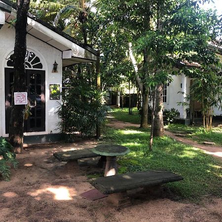 Sylvester Villa Hostel 니곰보 외부 사진