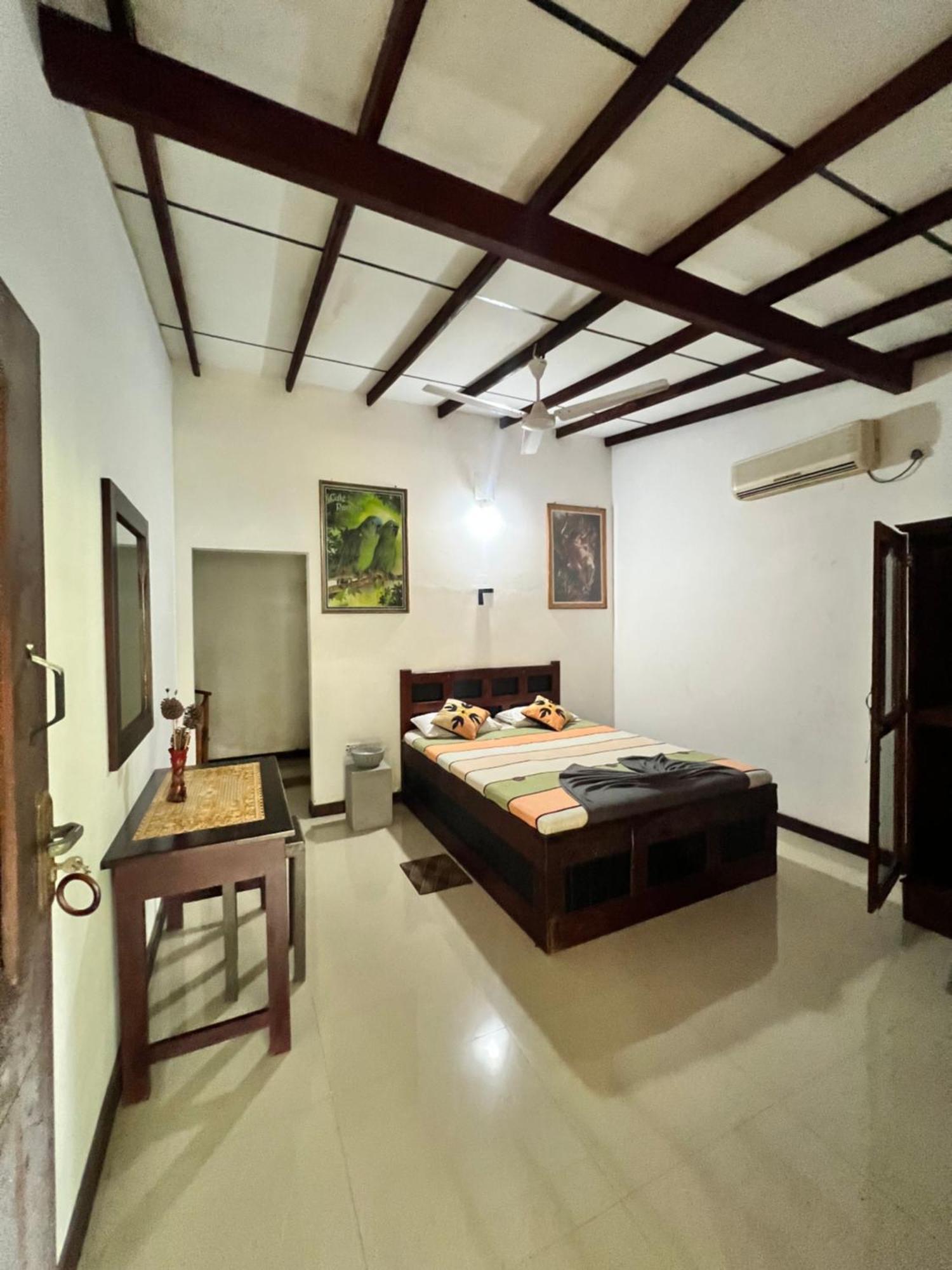 Sylvester Villa Hostel 니곰보 외부 사진
