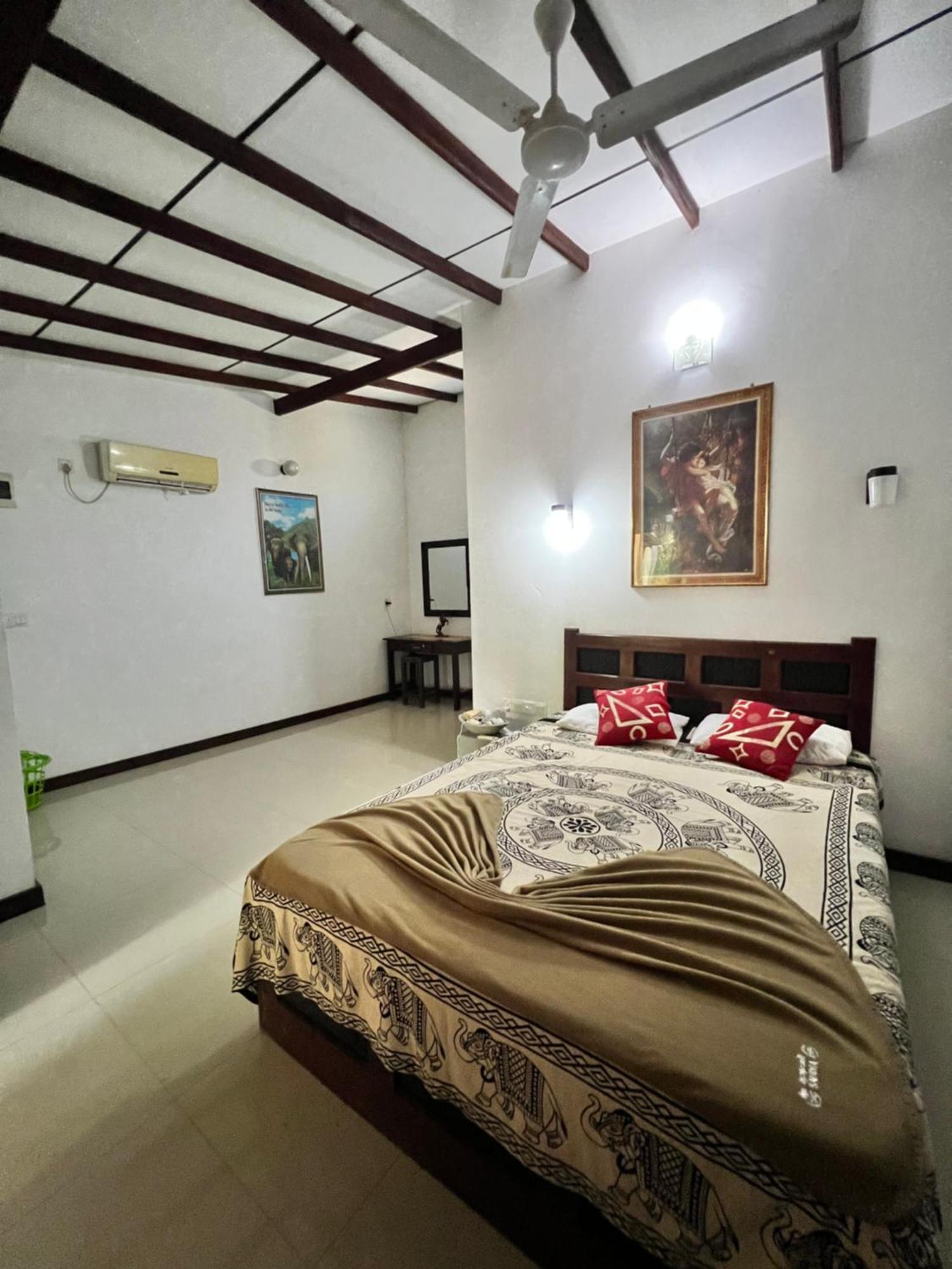 Sylvester Villa Hostel 니곰보 외부 사진